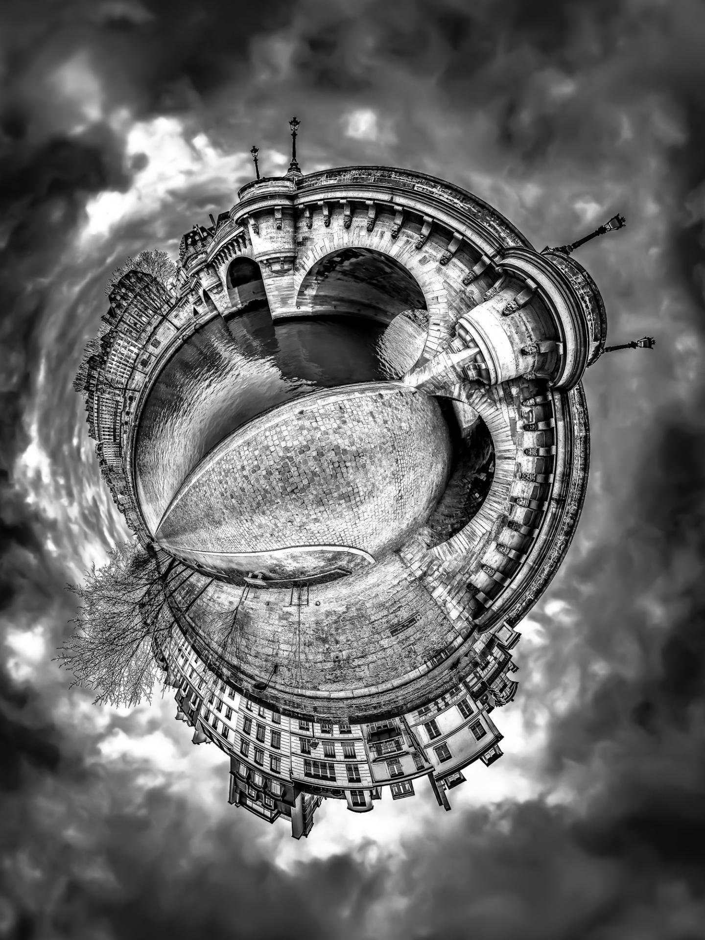 London Photography Awards Winner - Tiny Planet-sur-Seine / B&W
