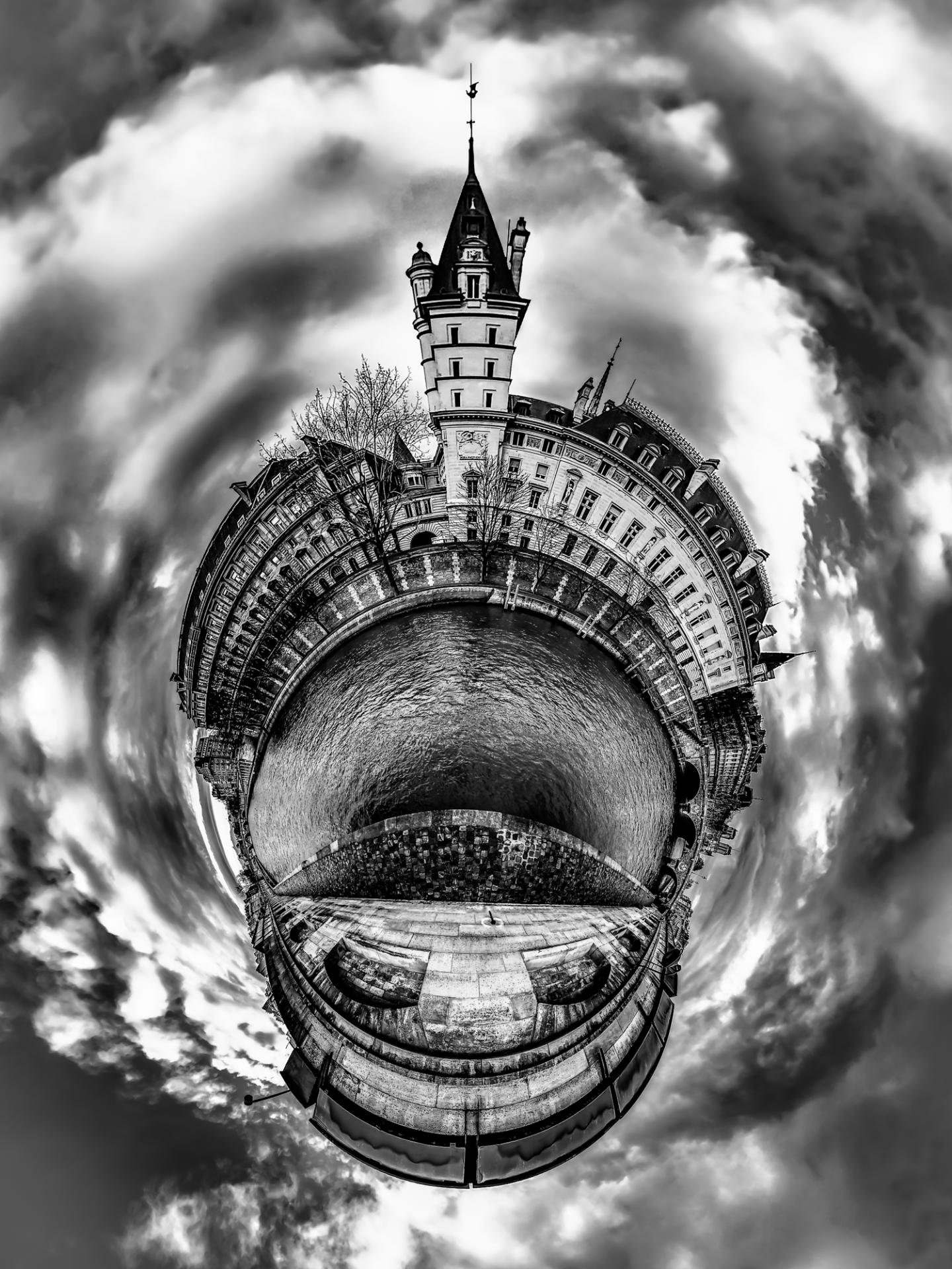 London Photography Awards Winner - Tiny Planet-sur-Seine / B&W