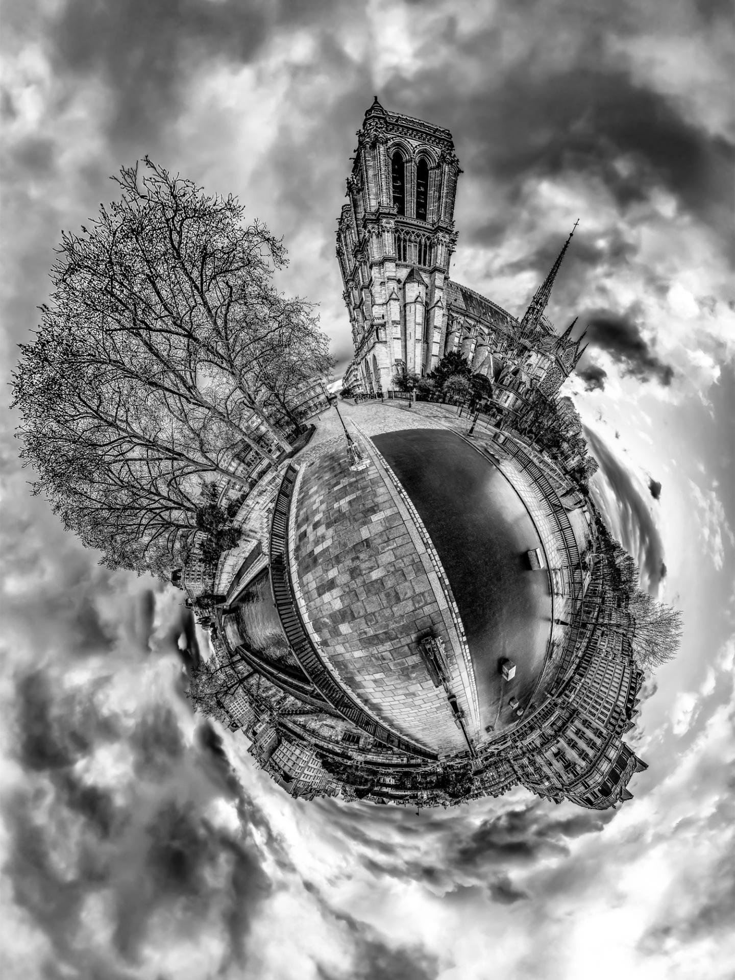 London Photography Awards Winner - Tiny Planet-sur-Seine / B&W