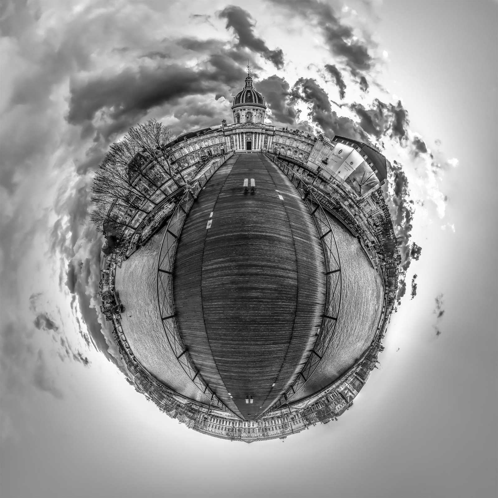 London Photography Awards Winner - Tiny Planet-sur-Seine / B&W