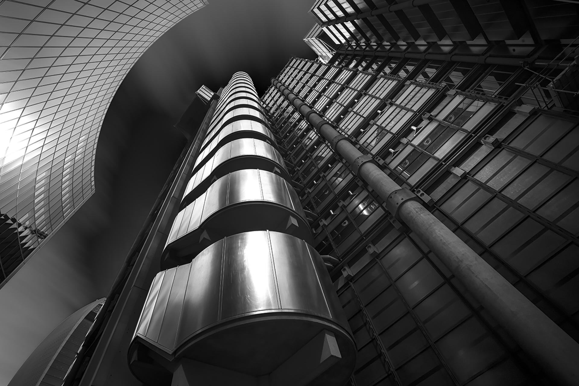 London Photography Awards Winner - Willis Building hugging Lloyd’s Building