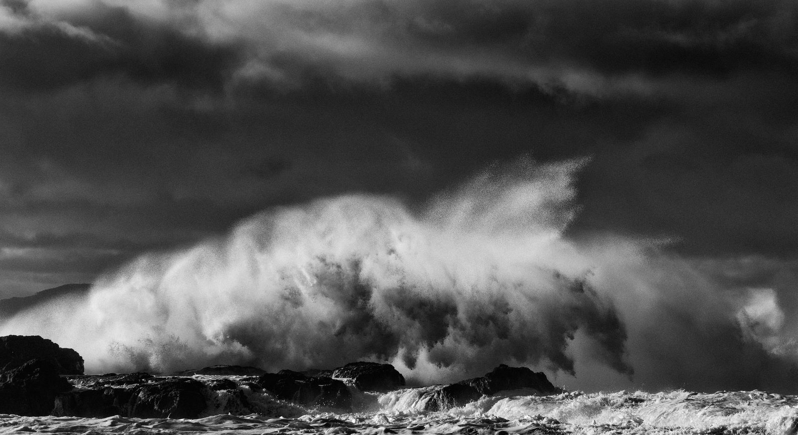 London Photography Awards Winner - Big Puffy Wave