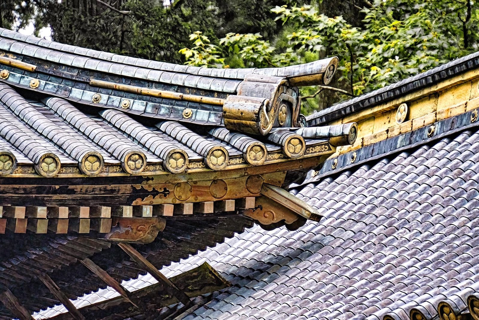 London Photography Awards Winner - Tōshōgū Details: Roofs